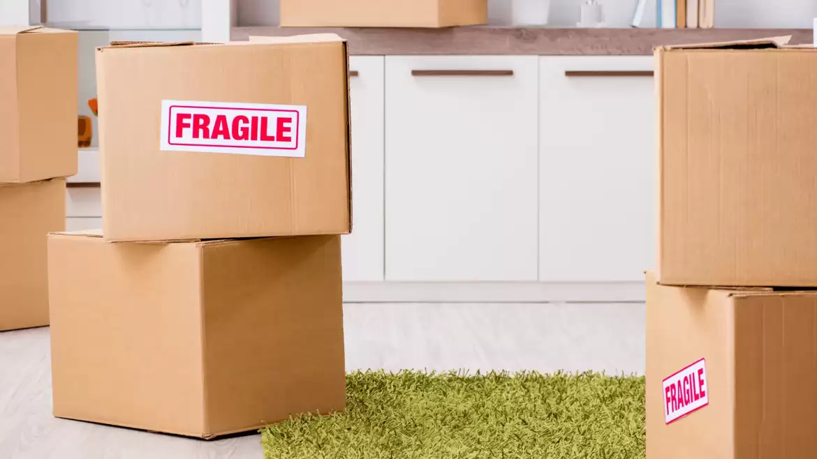 12 Essential Tips to Pack Fragile Items When Moving